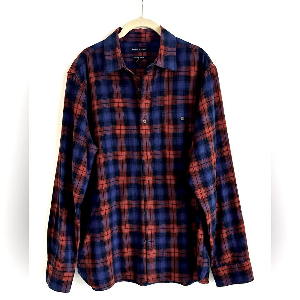 Banana Republic Untucked Slim-fit Flannel Shirt, Large Red Blue Black plaid